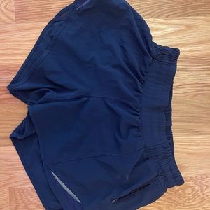 Lululemon 4in, size 4 hotty hot shorts